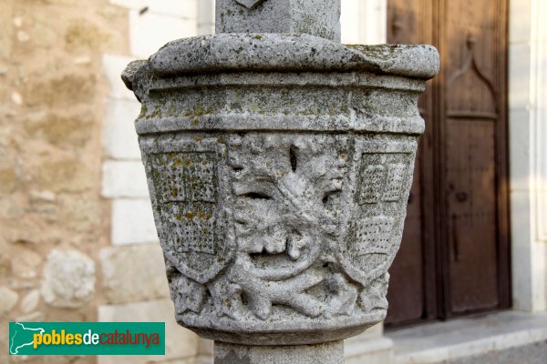 Borrassà - Creu de terme de la plaça Major