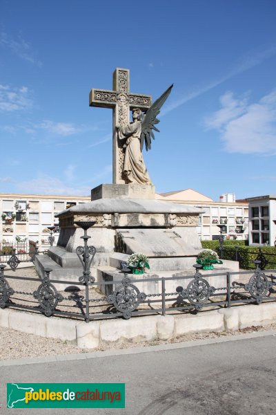 Figueres - Cementiri, sepulcre Galter, de Josep Azemar, c1900