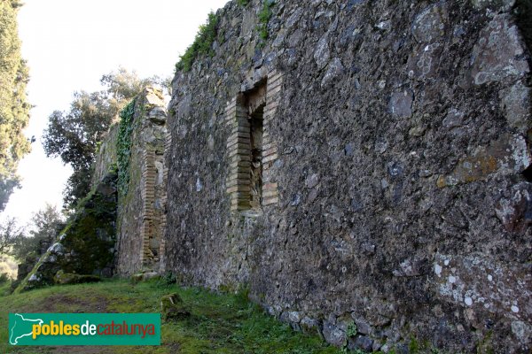 Caldes de Malavella - Cases vora el castell de Malavella