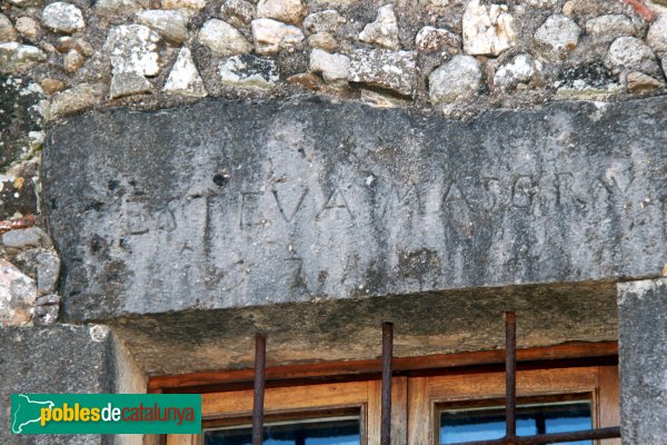 Riudellots de la Selva - Can Masgrau, llinda inscrita