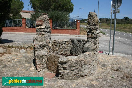 Sant Climent Sescebes - Pou del carrer Vic