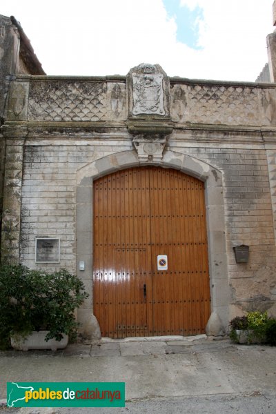 Sant Pere Pescador - Casa Caramany, porta principal (Foto: Albert Esteves, 2012) Sant Pere Pescador - Casa Caramany, porta principal