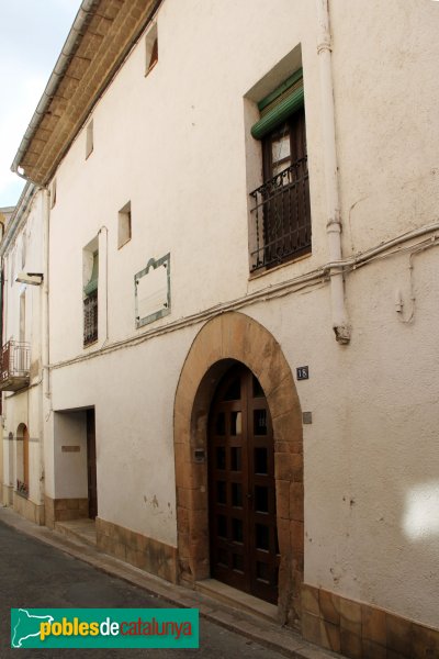 Sant Pere de Riudebitlles - La Casa Gran, façana del carrer Major