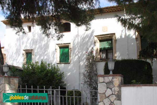 Sant Pere de Riudebitlles - La Casa Gran, façana del carrer Montseny