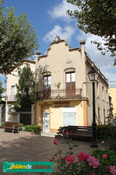 Sant Pere de Riudebitlles - Casa Montal