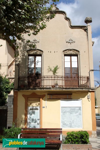 Sant Pere de Riudebitlles - Casa Montal