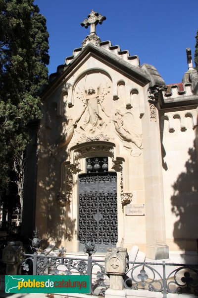 Vilafranca del Penedès - Cementiri, panteó Via-Oliveras (Foto: Albert Esteves, 2012) Vilafranca del Penedès - Cementiri, panteó Via-Oliveras