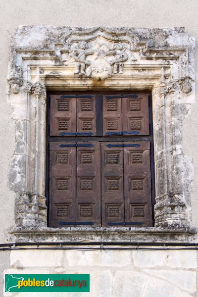 La Granada - Casa del Castlà, finestra façana nord