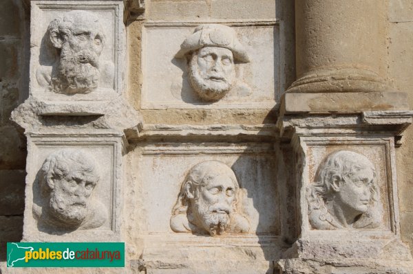 Calella - Portada de l'Església de Santa Maria i Sant Nicolau