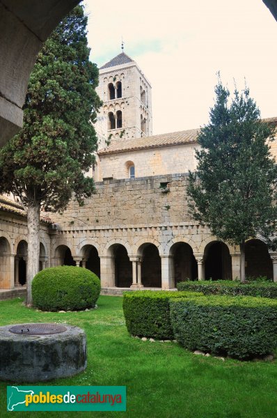 Vilabertran - Claustre del monestir