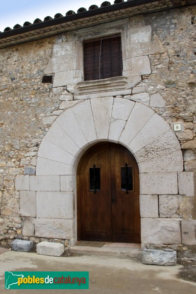 entalló - Casa al carrer Sant Sadurní, 1