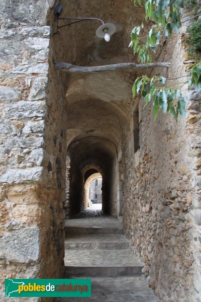 Ventalló - Carrer porxat de Vila-robau