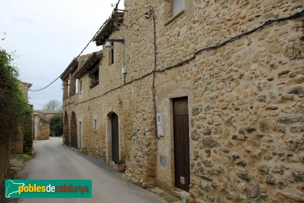 Llampaies - Carrer de l'Església, can Selleres al fons