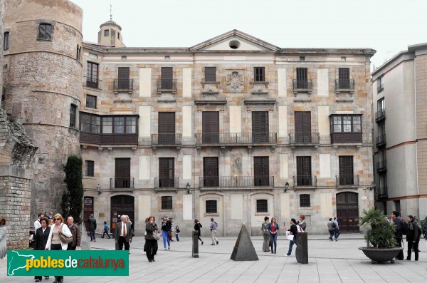 Barcelona - Palau del Bisbe. Façana de la Plaça Nova