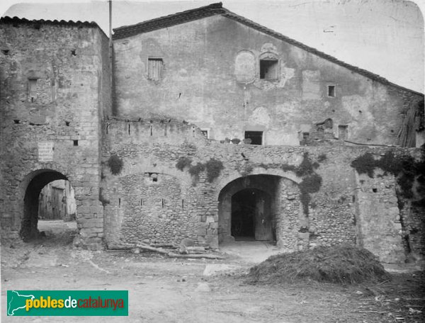 Bàscara - Can Vildalic, foto antiga (Foto: <i>Josep Salvany -Fons Salvany-Biblioteca de Catalunya-</i>, 1919) Bàscara - Can Vildalic, foto antiga