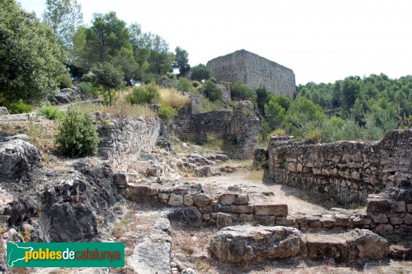 Gelida - Castell. Habitatges al recinte sobirà