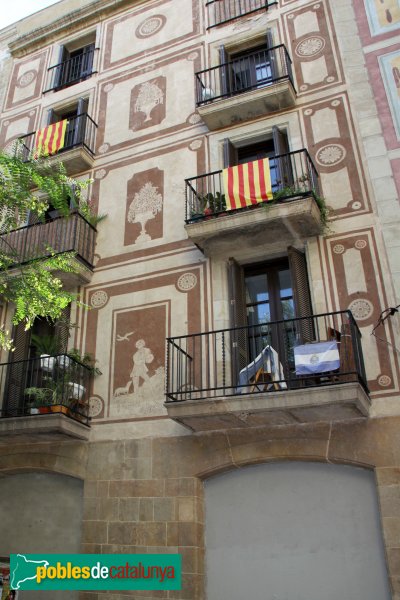 Barcelona - Carrer Carders, 41 (Foto: Albert Esteves, 2013) Barcelona - Carrer Carders, 41
