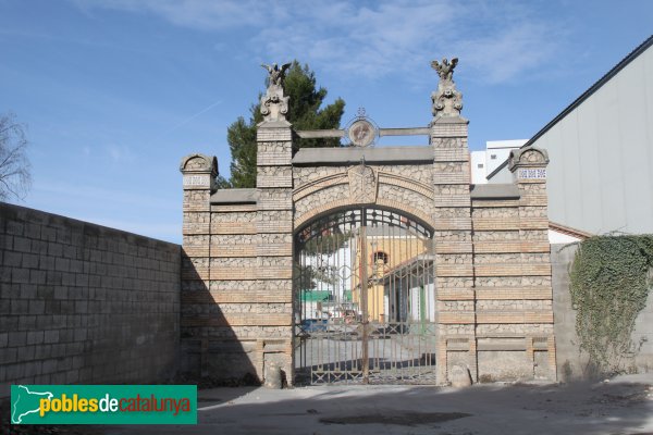 Santa Margarida i els Monjos - Porta de la fàbrica de ciment