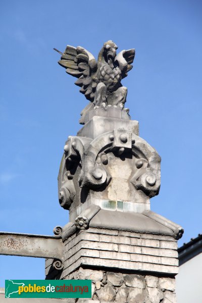 Santa Margarida i els Monjos - Porta de la fàbrica de ciment