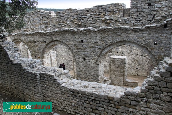 Albanyà - Monestir de Sant Llorenç de Sous, arcs de les naus