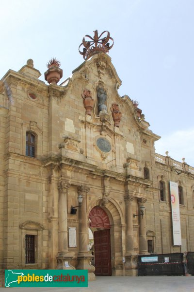 Cervera - Universitat, façana exterior