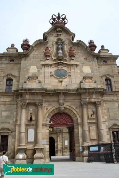 Cervera - Universitat, façana exterior