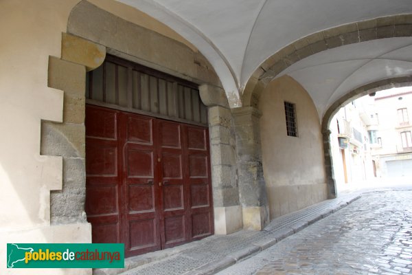 Cervera - Casa Vega, interior del pas cobert