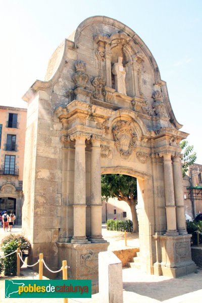 Sant Feliu de Guíxols - Arc de Sant Benet (Foto: Albert Esteves, 2012) Sant Feliu de Guíxols - Arc de Sant Benet