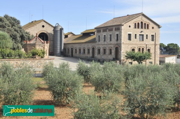 Caldes de Montbui - Torre Marimon. Edificis a la banda dreta (Foto: Joan Sánchez Sabé, 2010) Caldes de Montbui - Torre Marimon. Edificis a la banda dreta