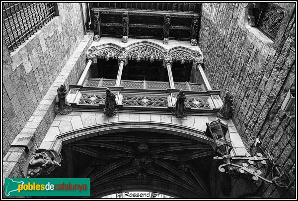 Barcelona - Pont del carrer del Bisbe