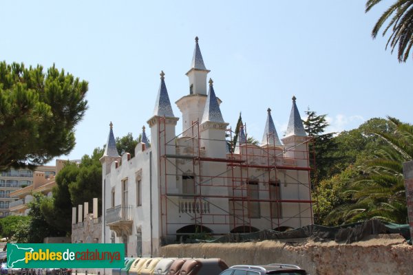 Sant Feliu de Guíxols - Torre de les Punxes (Foto: Albert Esteves, 2014) Sant Feliu de Guíxols - Torre de les Punxes
