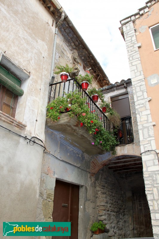 Tarroja de Segarra - Casa a la plaça de l´Església