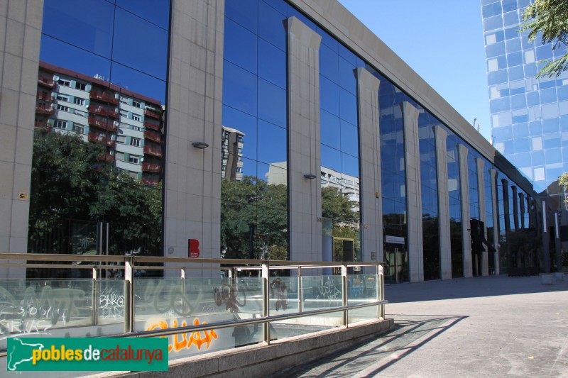 Barcelona - Edifici adossat a la Torre Núñez i Navarro