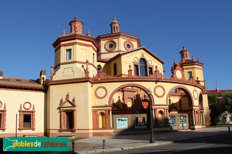 Barcelona - Palau de l'Agricultura (Teatre Lliure) (Foto: Albert Esteves, 2015) Barcelona - Palau de l'Agricultura (Teatre Lliure)