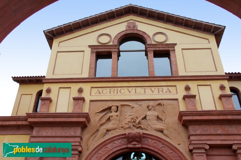Barcelona - Palau de l'Agricultura (Teatre Lliure) (Foto: Albert Esteves, 2015) Barcelona - Palau de l'Agricultura (Teatre Lliure)