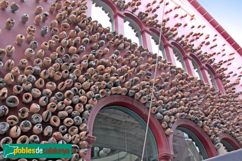 Barcelona - Palau de l'Agricultura (Mercat de les Flors), façana de F. Amat (Foto: Albert Esteves, 2015) Barcelona - Palau de l'Agricultura (Mercat de les Flors), façana de F. Amat