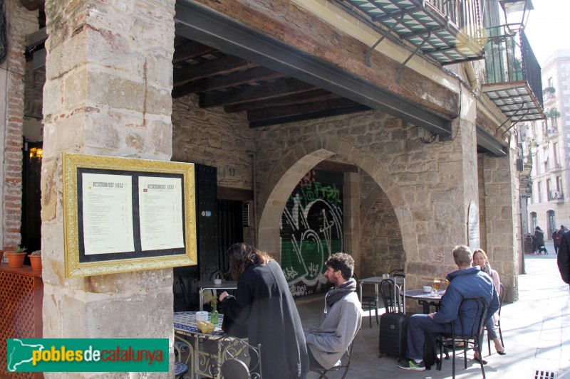 Barcelona - Casa porxada de Sant Agustí Vell (Foto: Albert Esteves, 2015) Barcelona - Casa porxada de Sant Agustí Vell