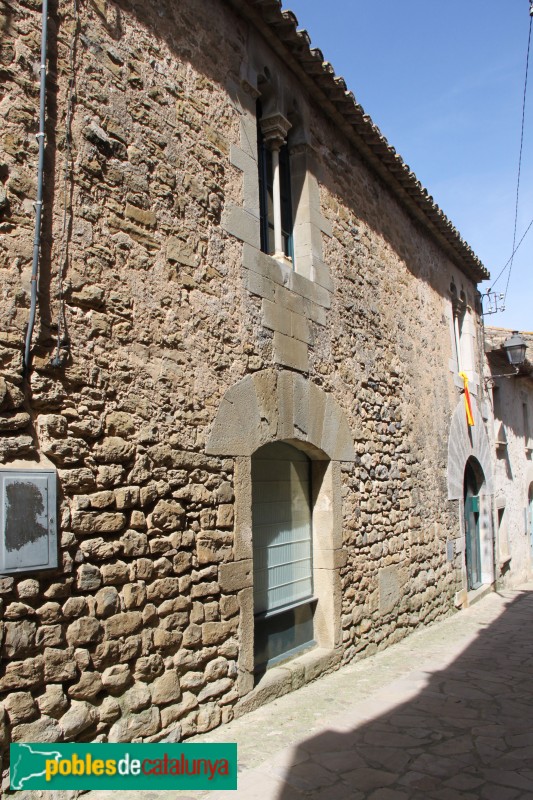 La Pera - Carrer Major de Púbol (Foto: Albert Esteves, 2015) La Pera - Carrer Major de Púbol