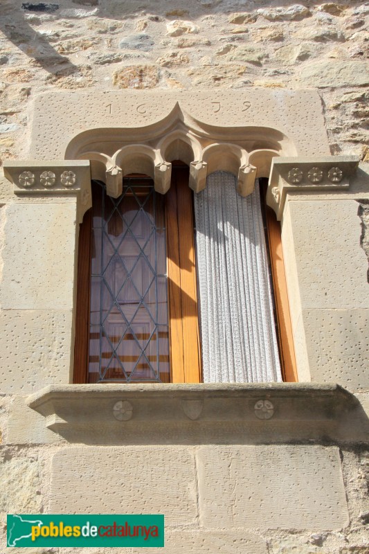 La Pera - Carrer Major de Púbol (Foto: Albert Esteves, 2015) La Pera - Carrer Major de Púbol
