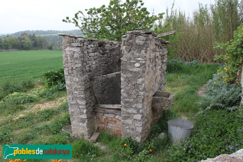 Sant Guim de Freixenet - Pou de pedra a Amorós (Foto: Albert Esteves, 2015) Sant Guim de Freixenet - Pou de pedra a Amorós