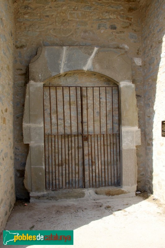 Foixà - Porta de l'antic cementiri (Foto: Albert Esteves, 2015) Foixà - Porta de l'antic cementiri