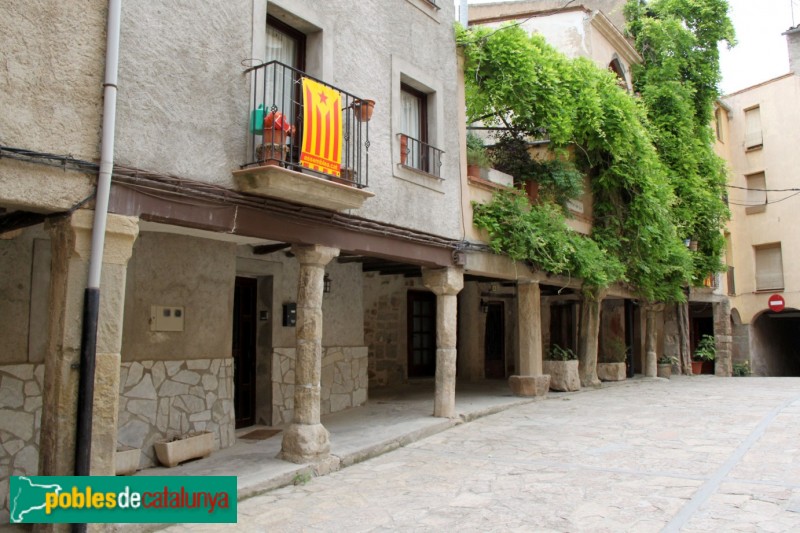 Torà - Porxos de la plaça de l'Església