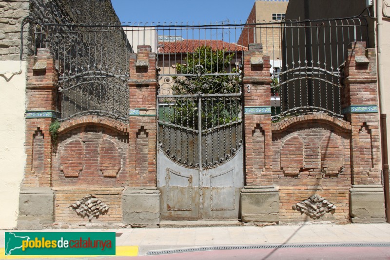 Guissona - Cal Fidel, tanca del carrer Raval Bisbal