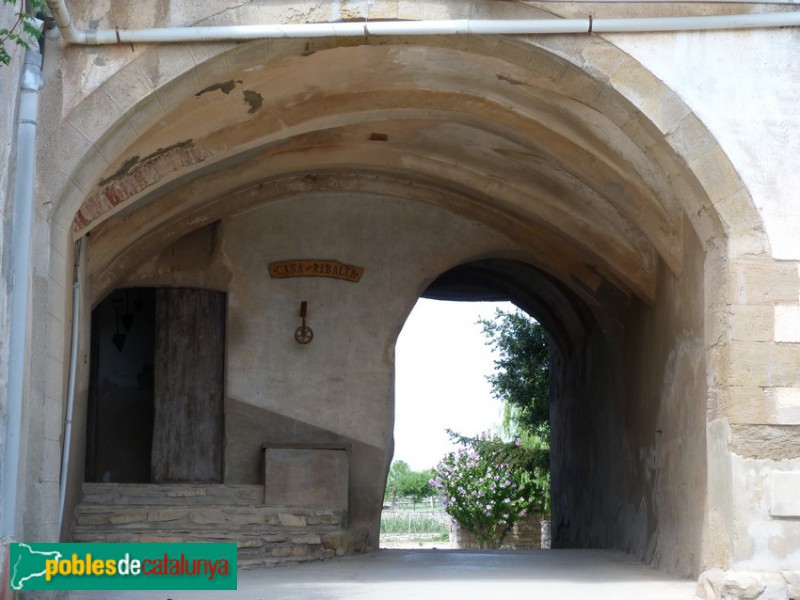 Sant Pere Sallavinera - Can Ribalta (Foto: Valentí Pons, 2015) Sant Pere Sallavinera - Can Ribalta