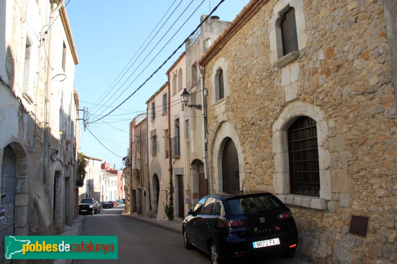 Bellcaire d'Empordà - Carrer Major (Foto: Albert Esteves, 2015) Bellcaire d'Empordà - Carrer Major