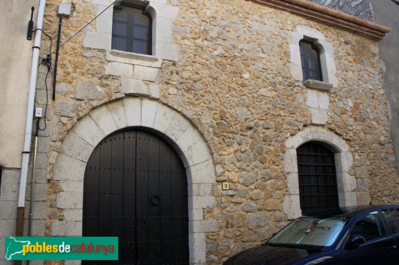Bellcaire d'Empordà - Finestra del carrer Major, 8 (Foto: Albert Esteves, 2015) Bellcaire d'Empordà - Finestra del carrer Major, 8