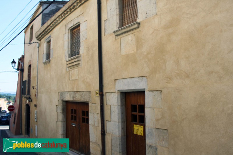Bellcaire d'Empordà - Finestra del carrer Major, 8 (Foto: Albert Esteves, 2015) Bellcaire d'Empordà - Finestra del carrer Major, 8