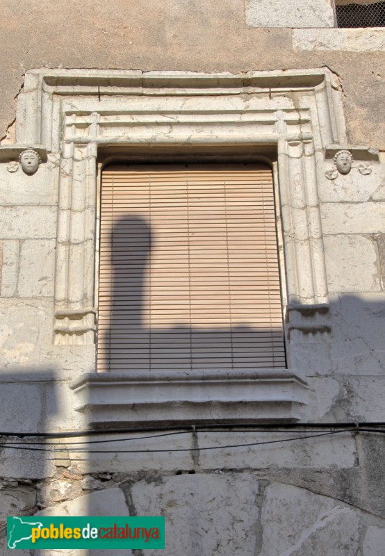 Bellcaire d'Empordà - Finestra de Can Camps (Foto: Albert Esteves, 2015) Bellcaire d'Empordà - Finestra de Can Camps