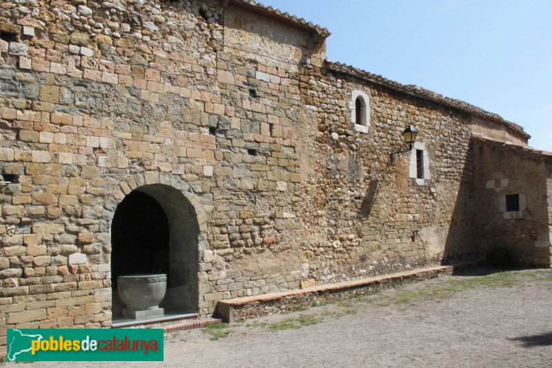 Albons - Església de Sant Cugat (Foto: Albert Esteves, 2015) Albons - Església de Sant Cugat