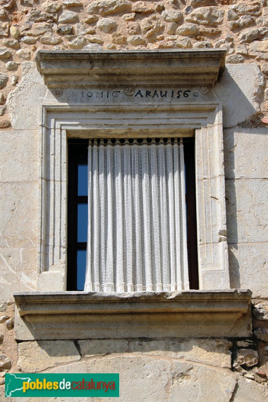 Albons - Finestra renaixentista (segle XVI) (Foto: Albert Esteves, 2015) Albons - Finestra renaixentista (segle XVI)